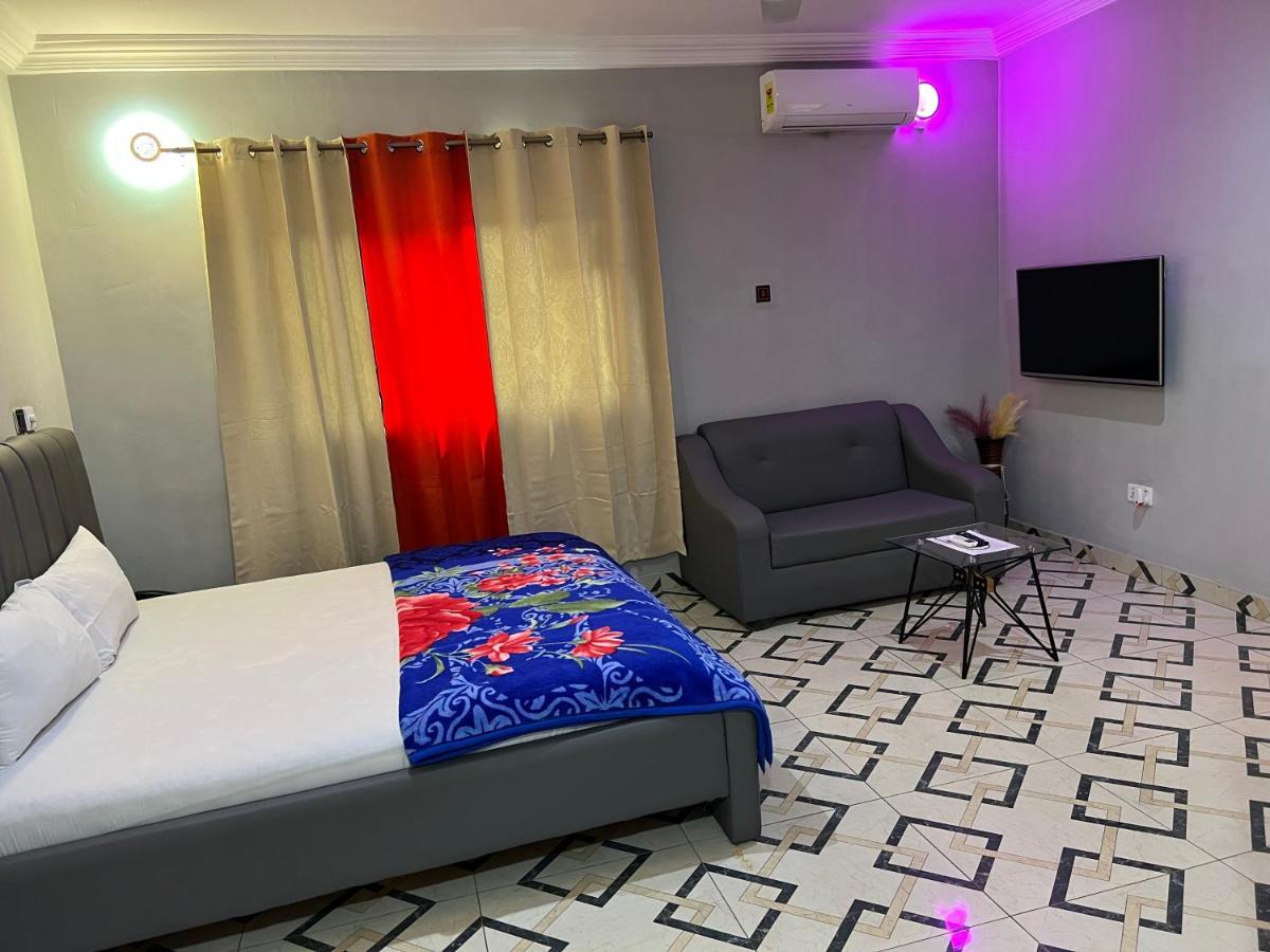 Bonsukoda Lodge Madina 外观 照片