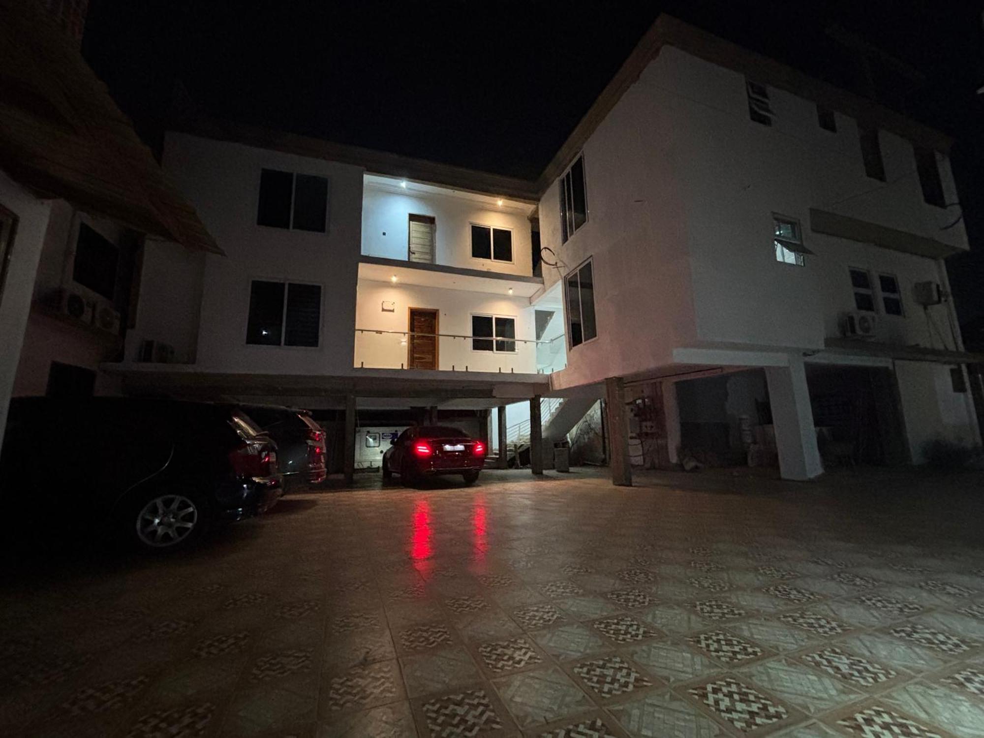 Bonsukoda Lodge Madina 外观 照片