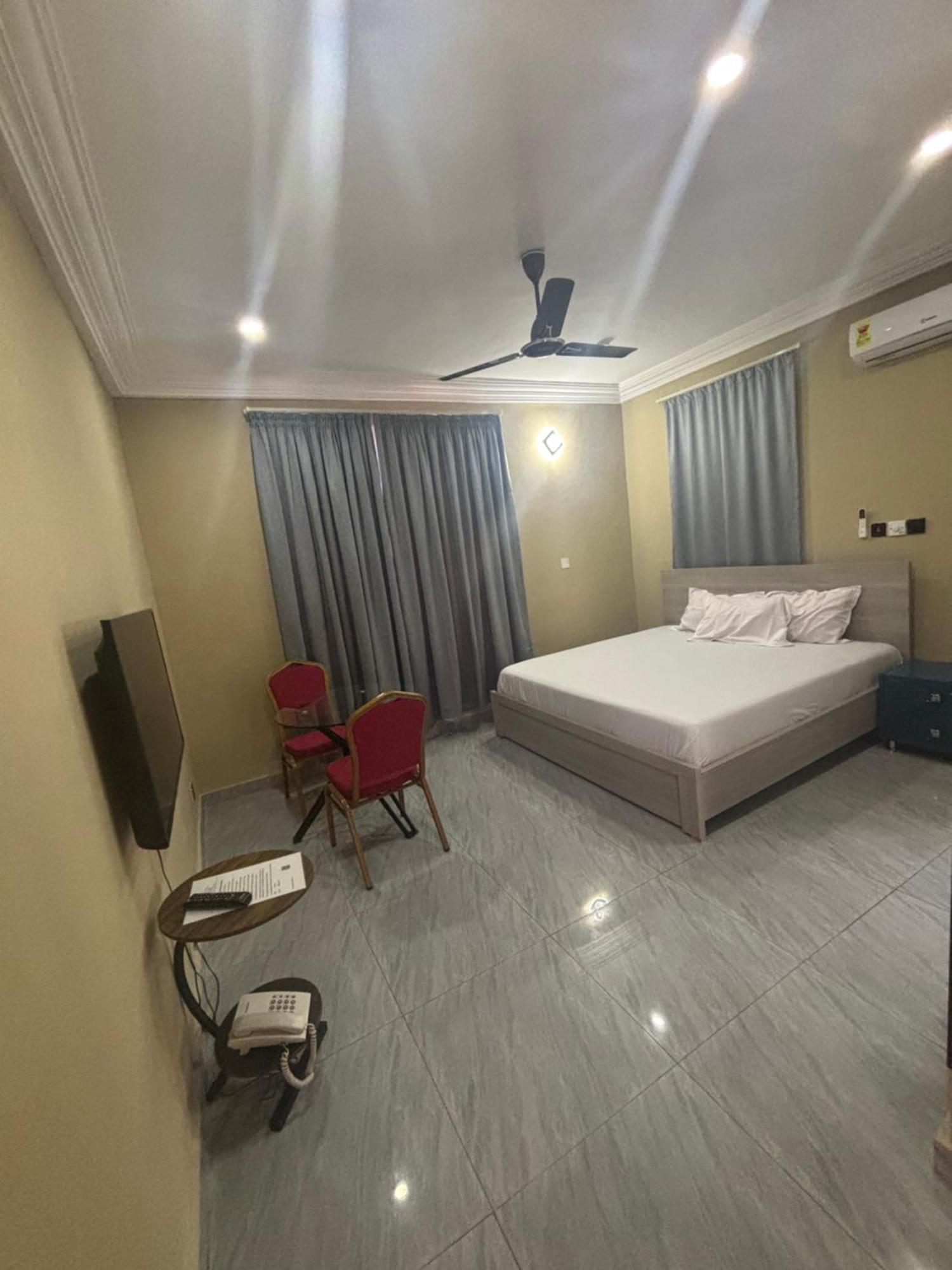 Bonsukoda Lodge Madina 外观 照片