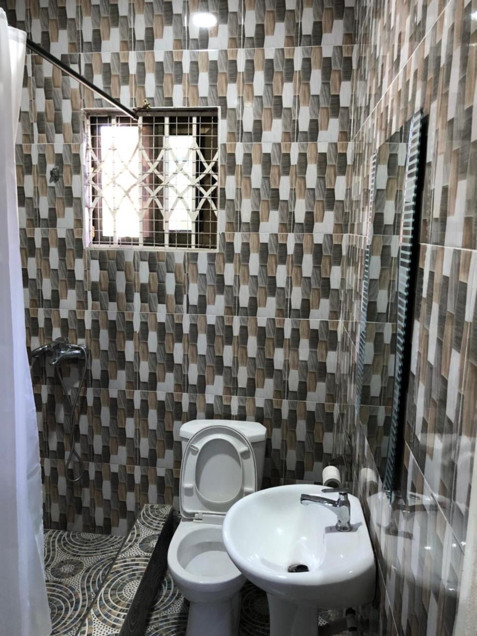 Bonsukoda Lodge Madina 外观 照片