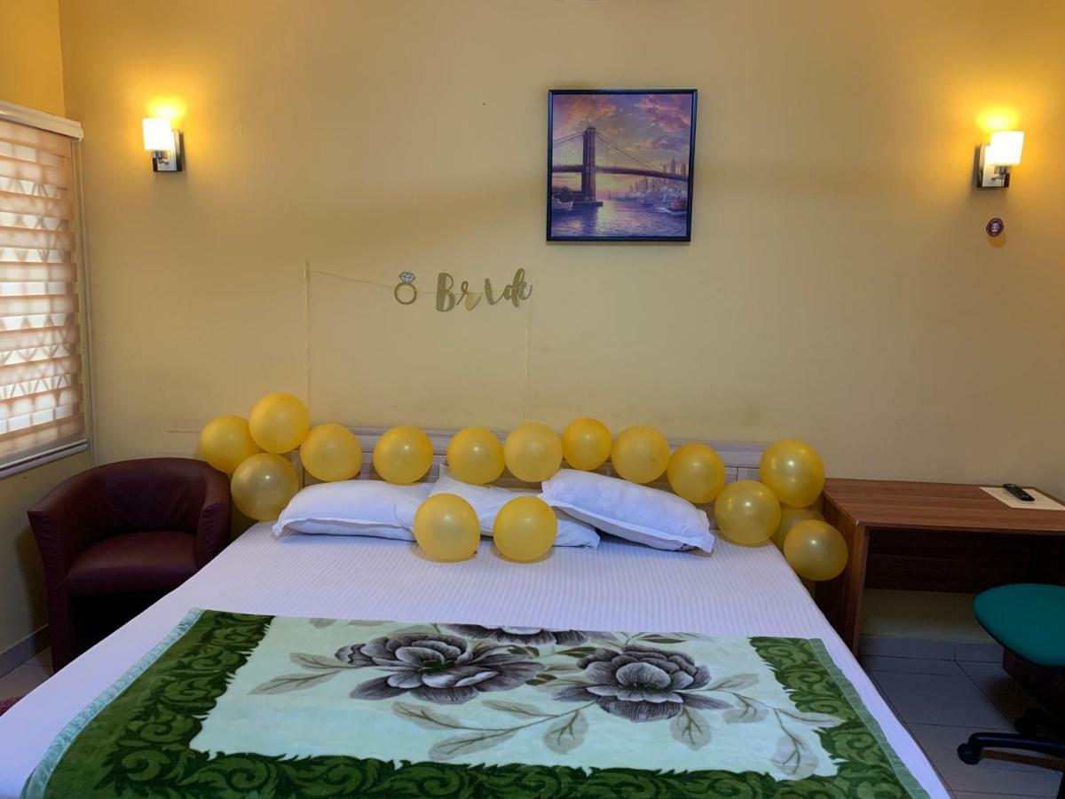 Bonsukoda Lodge Madina 外观 照片
