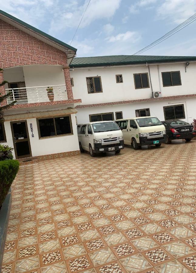 Bonsukoda Lodge Madina 外观 照片
