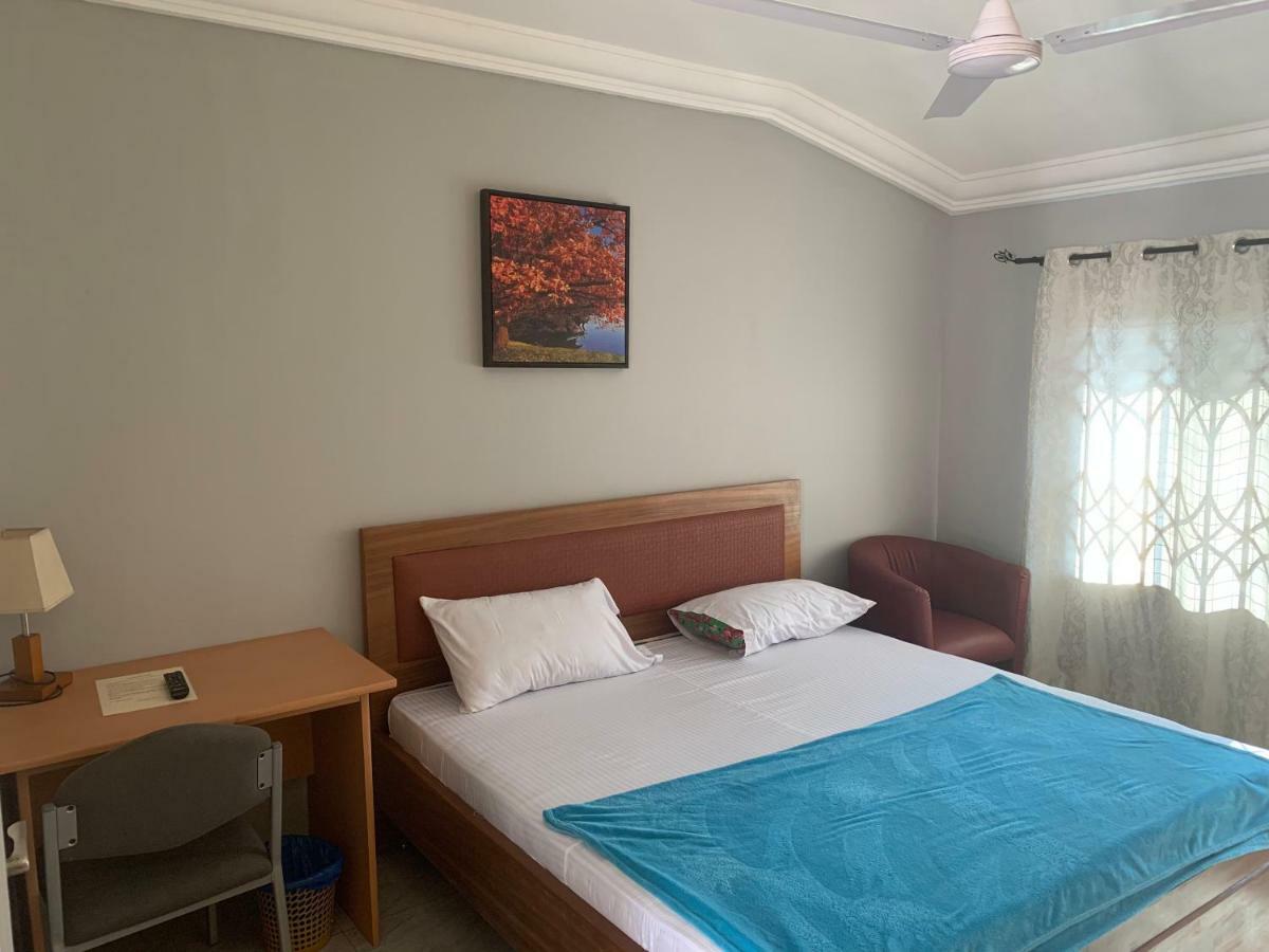 Bonsukoda Lodge Madina 外观 照片